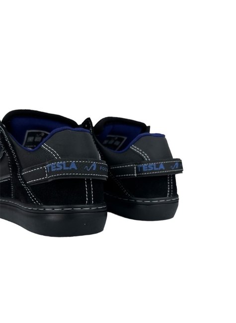 tenis tesla coil preto azul linhas brancas 2