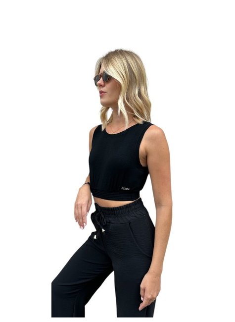 cropped regata canelada riu kiu preto 5