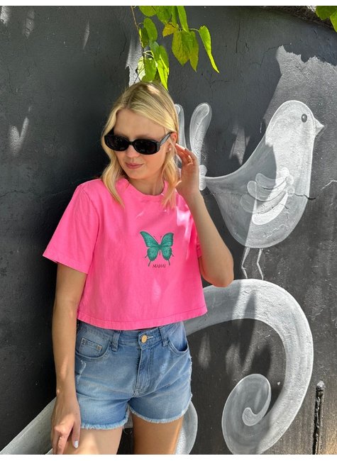 camiseta feminina cropped estonada mahai borboleta rosa neon 6