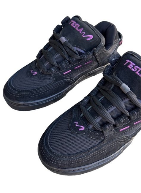 tenis tesla coil preto roxo refletivo 4