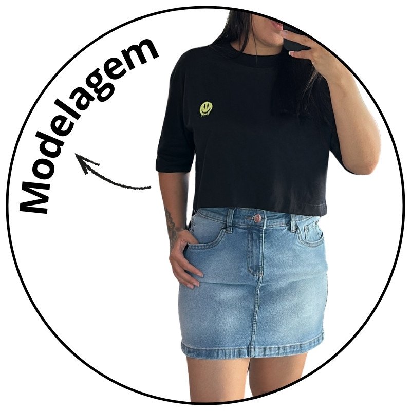 cropped camiseta street mahai emoji smile preto descricao 1