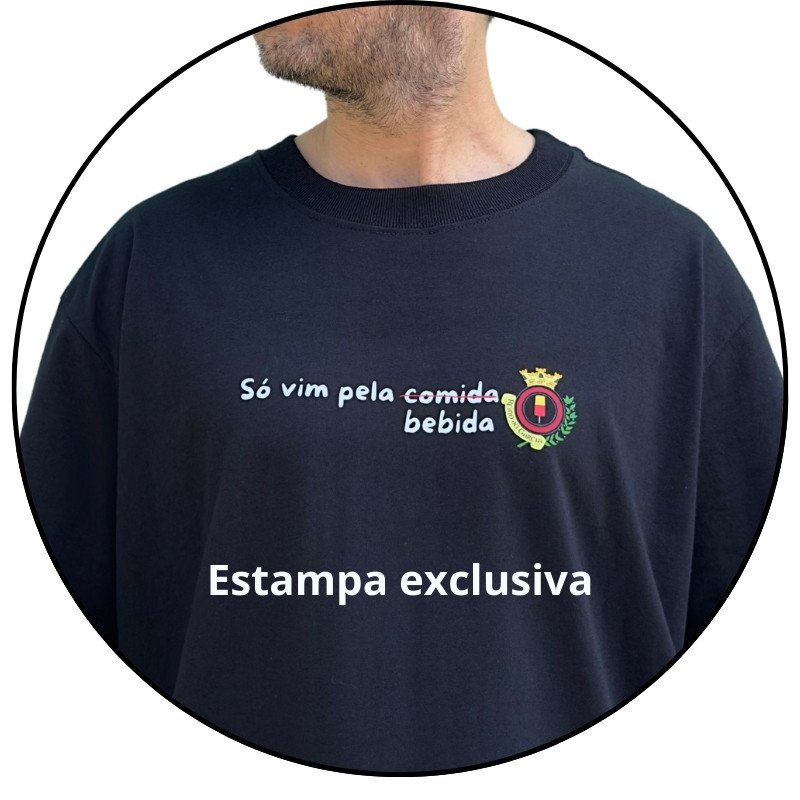 camiseta masculina reino do garcia so vim pela bebida preta descricao