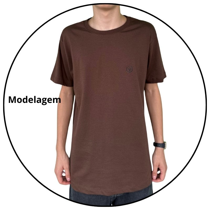 camiseta masculina regular mahai logo marrom descricao 2