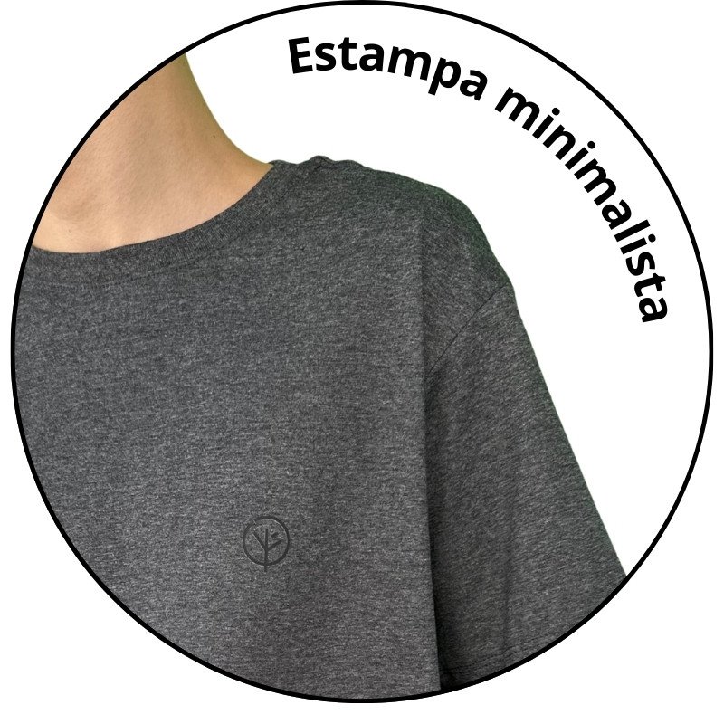 camiseta masculina regular mahai logo cinza chumbo descricao 1