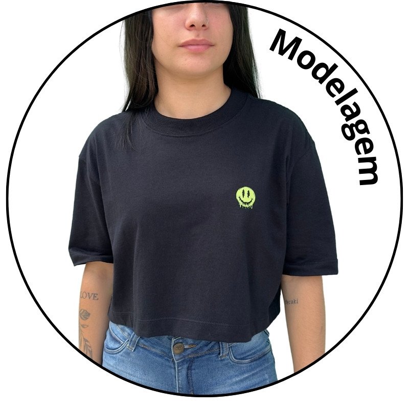 cropped camiseta street mahai emoji smile preto descricao